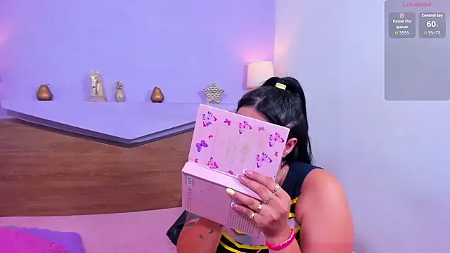 Snapshot of ScarletEmber3 chatting on 09.27.25 ScarletEmber3 online show from 09.27.25