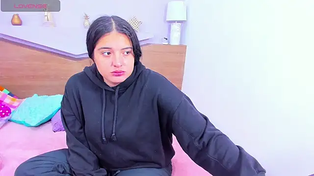 Snapshot of ScarletEmber3 chatting on 10.12.25 ScarletEmber3 online show from 10.12.25