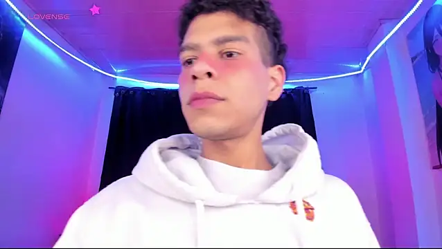 Snapshot of Ethan_Boyy chatting on 06.10.26 Ethan Boyy online show from 06.10.26