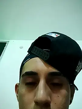 Latinos 2001 online show from 01.23.25