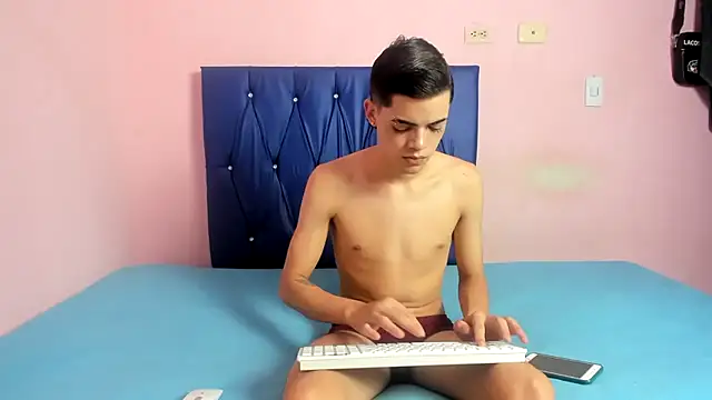 Latinos 2001 online show from 10.10.25