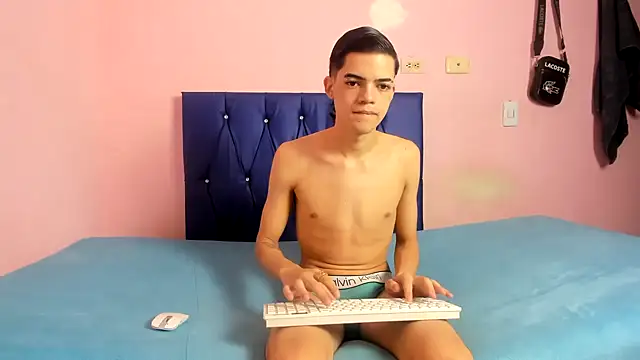 Latinos 2001 online show from 01.06.26