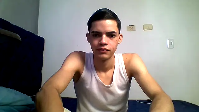 Latinos 2001 online show from 07.04.26