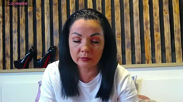 Tory Lovi online show from 10.11.25