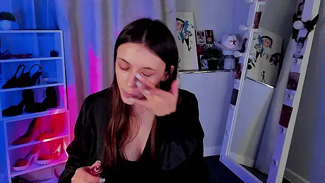 Sahara Shields online show from 11.30.25