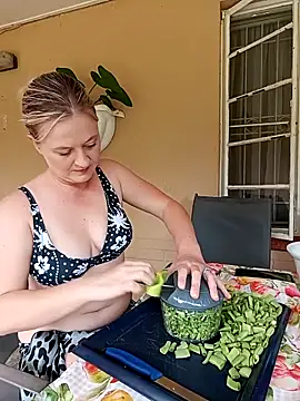 Vintasia online show from 12.20.25