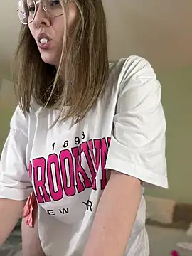 Kiss My Body online show from 01.27.25