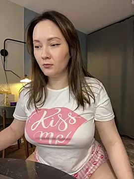 Kiss My Body online show from 09.22.25