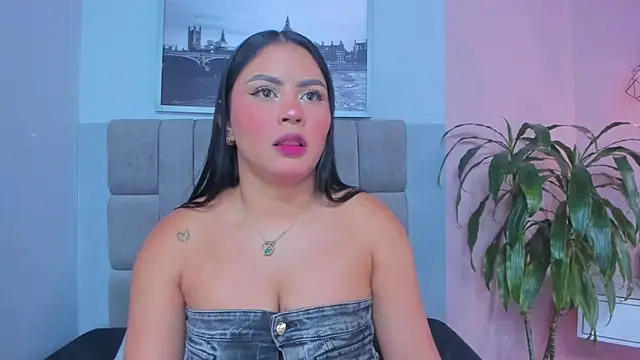Snapshot of janna_lopez_ chatting on 12.18.25 janna lopez online show from 12.18.25