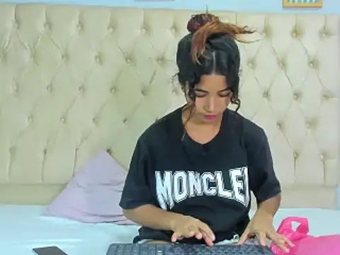 Snapshot of yian_meghan chatting on 03.19.25 yian meghan online show from 03.19.25