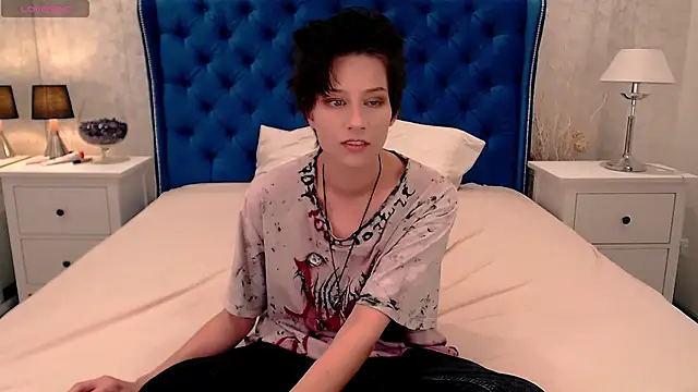 via mayer  online show from 10.06.25