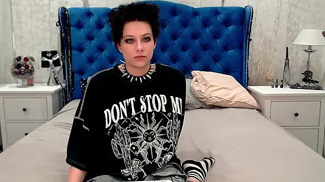Snapshot of via_mayer_ chatting on 06.11.26 via mayer online show from 06.11.26