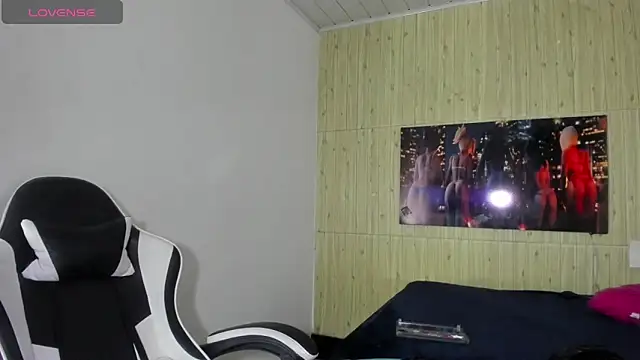 Snapshot of Miss_sparkle00 chatting on 02.07.26 Miss sparkle00 online show from 02.07.26