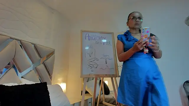 raquell moore online show from 03.08.25