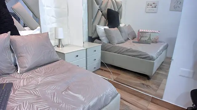 raquell moore online show from 09.13.25