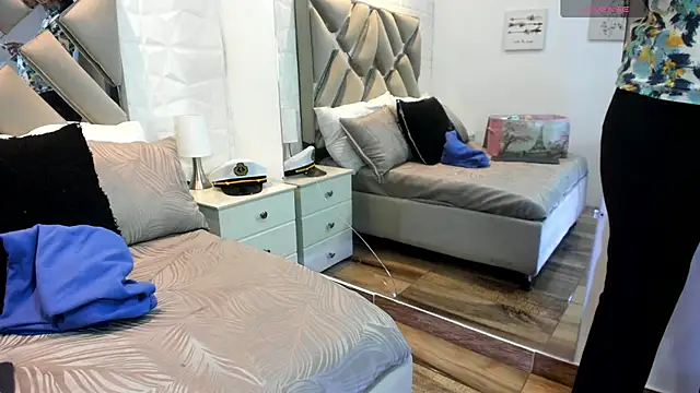 raquell moore online show from 10.06.25