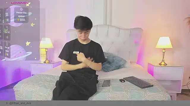 Snapshot of ethan_and_ava chatting on 03.16.25 ethan and ava online show from 03.16.25