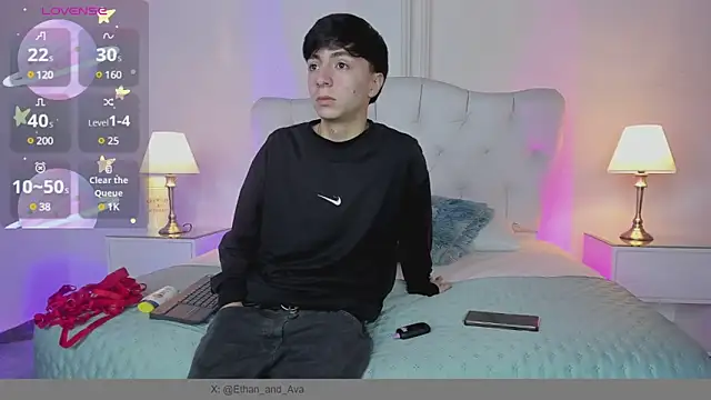 Snapshot of ethan_and_ava chatting on 03.18.25 ethan and ava online show from 03.18.25