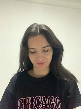 Bella still online show from 09.14.25