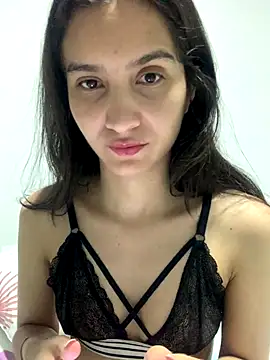 Bella still online show from 09.21.25