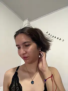 Snapshot of Bella_still chatting on 03.16.26 Bella still online show from 03.16.26