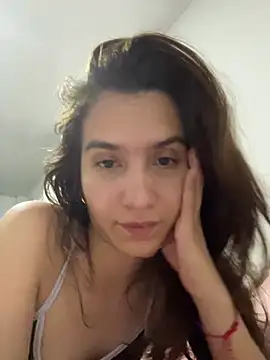 Snapshot of Bella_still chatting on 04.03.26 Bella still online show from 04.03.26