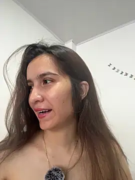 Snapshot of Bella_still chatting on 05.15.26 Bella still online show from 05.15.26