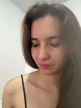 Snapshot of Bella_still chatting on 05.22.26 Bella still online show from 05.22.26
