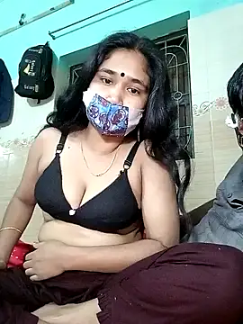 Snapshot of Sexy-Couple20 chatting on 02.01.25 Sexy-Couple20 online show from 02.01.25