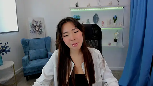 AnnaReyla online show from 09.28.25