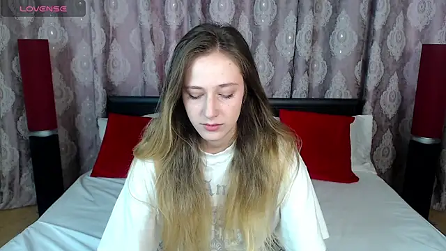 Snapshot of blondyriss chatting on 01.30.25 blondyriss online show from 01.30.25