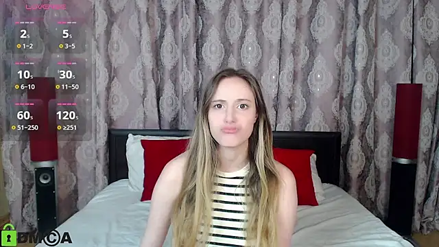 Snapshot of blondyriss chatting on 02.12.25 blondyriss online show from 02.12.25