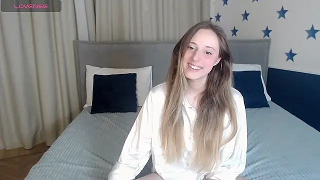 Snapshot of blondyriss chatting on 02.28.25 blondyriss online show from 02.28.25