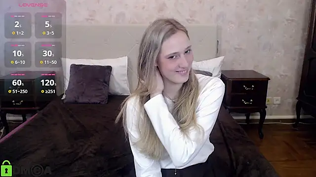 Snapshot of blondyriss chatting on 03.04.25 blondyriss online show from 03.04.25