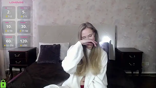 Snapshot of blondyriss chatting on 03.05.25 blondyriss online show from 03.05.25