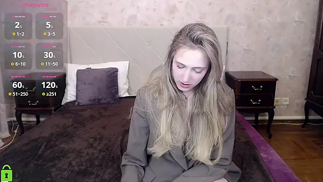 Snapshot of blondyriss chatting on 03.06.25 blondyriss online show from 03.06.25