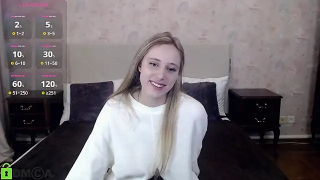 Snapshot of blondyriss chatting on 03.08.25 blondyriss online show from 03.08.25
