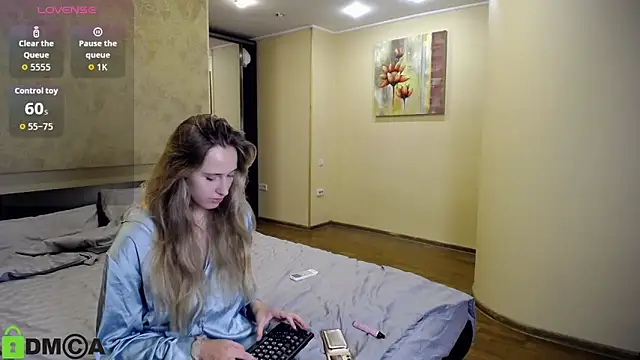 Snapshot of blondyriss chatting on 09.08.25 blondyriss online show from 09.08.25