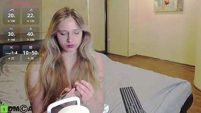 Snapshot of blondyriss chatting on 09.15.25 blondyriss online show from 09.15.25