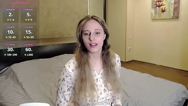 Snapshot of blondyriss chatting on 09.19.25 blondyriss online show from 09.19.25