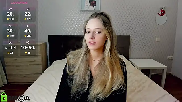 Snapshot of blondyriss chatting on 09.25.25 blondyriss online show from 09.25.25