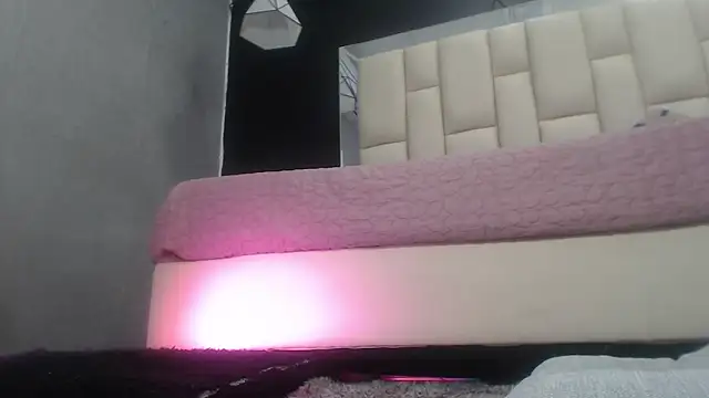 Auroraa miller online show from 01.15.25