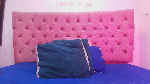 Auroraa miller online show from 09.11.25