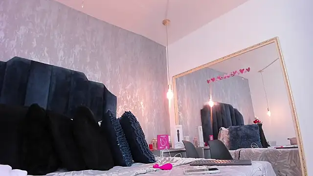 Isis ariany  online show from 09.09.25