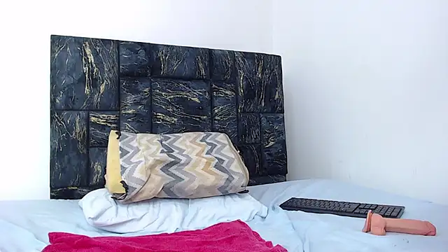 loretahorny online show from 02.12.25