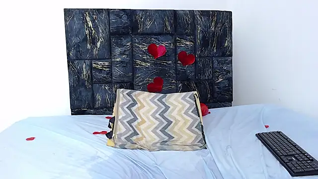 loretahorny online show from 02.15.25