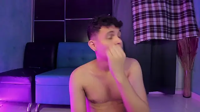 Snapshot of CoupleTwink12 chatting on 01.27.25 CoupleTwink12 online show from 01.27.25