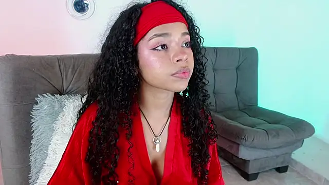 lucie petite online show from 03.21.25