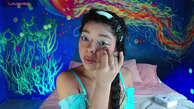 lucie petite online show from 09.18.25