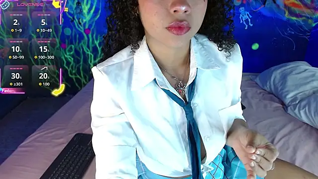 lucie petite online show from 10.16.25